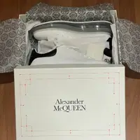 在飛比找PopChill優惠-[二手] Alexander Mcqueen 經典黑尾小白鞋