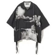[UNDERCOVER] Short Sleeve House Graphic Shirt