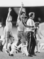 Football Ray Wilkins Waves Goodbye To The Crowd 1980 Old Photo