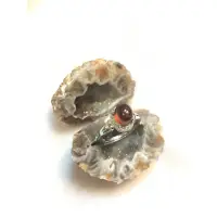 在飛比找蝦皮購物優惠-天然紅石榴蛋面,S925戒台戒指(附珠寶首飾鑑定書)