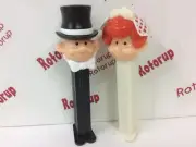 PEZ Groom with his reed hair bride. Perfect wedding cake toppers
