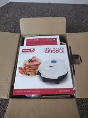 Dash DMS001WH Mini Maker Electric Round Griddle for Individual Pancakes