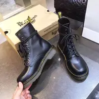 在飛比找蝦皮購物優惠-Dr-martens 黑色 SC 高幫皮靴