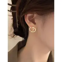 在飛比找ETMall東森購物網優惠-CD字母耳釘女2023新款洋氣輕奢小眾設計感耳環925銀針飾