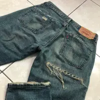 在飛比找蝦皮購物優惠-Levi’s 刷色 貼布 破壞 細節満々 牛仔褲 W30 L