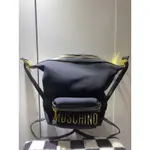 MOSCHINO 別針熊 黑色太空棉燙金字後背包