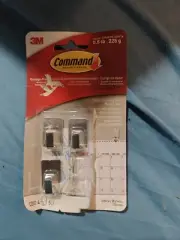 DS1- Command Hanging Strips Hook Clip Missing One Hook