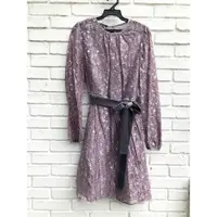 在飛比找蝦皮購物優惠-Isabelle Wen 溫慶珠 藕紫色混織銀線蕾絲洋裝