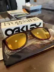 OAKLEY FROGSKINS /FRAME:NITROUS /24K IRIDIUM OO9013 5517 /AUTHENTIC /NEW UNUSED