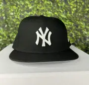 New York Yankees Fitted Hat 7 1/8 - Black/White New Era 59FIFTY Cap