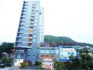 石油大飯店Petro Hotel