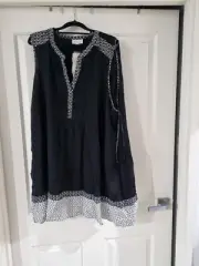 Autograph Plus Size 26 Top Tunic Singlet tunic Sleeveless very pretty black wi