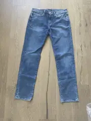 NWT Joe’s Jeans The Brixton Straight And Narrow Jeans Size 34