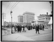 Chalfonte,boardwalks,hotels,buildings,crowds,Atlantic City,New Jersey,NJ,1900