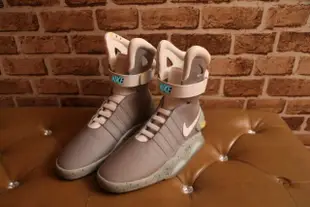 NIKE AIR MAG 完全版 自動綁鞋帶 鞋舌發光 回到未來