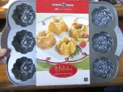 Nordic Ware 12 Bundt Cupcake Holiday Mini Muffin Heavy Cast Aluminum Pan NIP