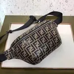 豆豆V潮包 FENDI 黑色 牛皮 惡魔之眼 黃眼 腰包 胸口包  7VA434 BELT BAG FF