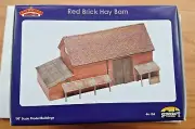 Bachmann Scenecraft 44-104 OO Scale Red Brick Hay Barn Building NEW