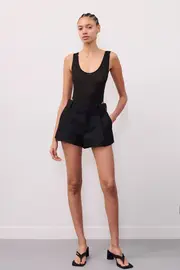 TAILORED SHORT