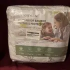 Huxmeyson Bamboo Breathable Waterproof Mattress Protector ~ Queen