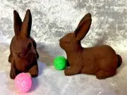 Small Resin Rabbit With Glitter Egg- New s