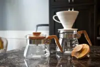 在飛比找Yahoo!奇摩拍賣優惠-【多塔咖啡】HARIO V60 新款橄欖木咖啡壺 600ml