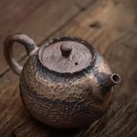 在飛比找ETMall東森購物網優惠-圣德賽石紋正把壺 手工復古日式粗陶小茶壺鎏金鐵釉單壺普洱急需