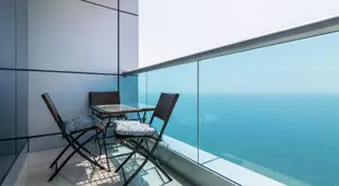 Top Floor Luxury 2BR Beach Apartment with Full Sea View