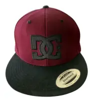 DC SHOES SNAPBACK ADJUSTABLE HAT CAP TRUCKER ONE SIZE MAROON BLACK. NWT