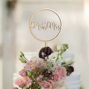Wooden 'Mr and Mrs' Loop Cake Topper