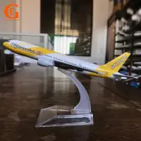 在飛比找蝦皮購物優惠-新加坡酷航航空波音777飛機模型壓鑄合金客機航模玩具帶展示架