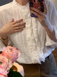 在飛比找Yahoo!奇摩拍賣優惠-法式白色襯衫女春季設計感重工刺繡花邊立領寬松襯衣女開衫