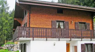 Luxurious Chalet in Riddes with bubble bath