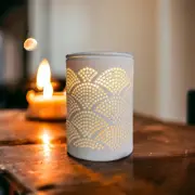 White Ceramic Shell Pattern Electric Oil Burner Lamp with FREE wax & globe