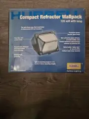 HUBBELL- Outdoor Compact Refractor Wallpack 120 Volt with Lamp ~NEW~