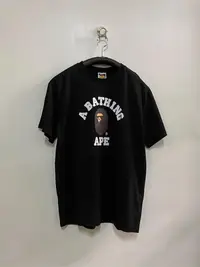 在飛比找Yahoo!奇摩拍賣優惠-日本潮牌 A Bathing Ape 黑色圓領品牌圖繪純棉短