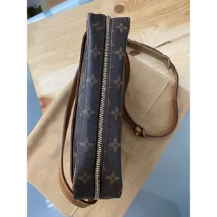 140❤️ LV M51274真品正品 原花老花 經典Monogram真皮+老花 拉鍊 相機包 航空包 小記者包斜背包