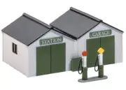 Peco Station Garage inc Vintage Pumps & Oil Cabinet OO Gauge Model Railway SS12