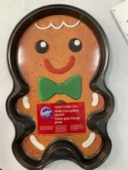 New Wilton Cookie Pan Gingerbread Man Christmas Holidays Non-Stick 2105-5122