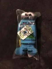 1999 Kellogg's Sesame Street Mini Beans (Plush) 5” Twiddlebug Sealed Package.