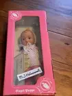 Vintage M.J. Hummel Engel Puppe Vinyl Baby Girl Doll with Brown Hair & Outfit