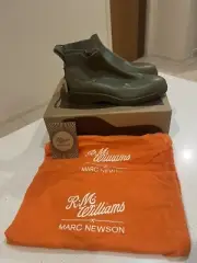 RM WILLIAMS Marc Newson Olive Leather Yard Boot 365 UK 7.5 New In Box US 8.5