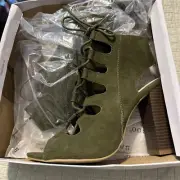 Bamboo Stash-01V green Lace Up Side Zipper Block Heels Sz 8 1/2 NIB