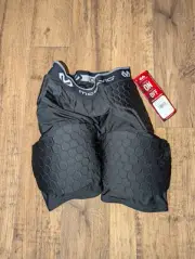 MCDAVID HEX Short with Contoured Wrap-Around Thigh | M | Black