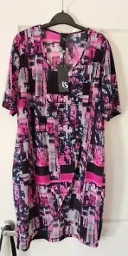 TAKING SHAPE TUNIC - SIZE M - New with Tag