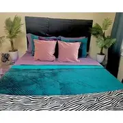 Comfortable Home For Two In Midtown