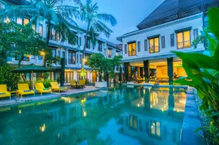 卡薩帕德瑪勒吉安套房Casa Padma Suites Legian