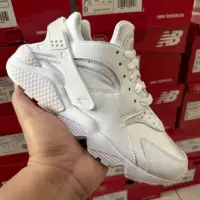 在飛比找蝦皮購物優惠-耐吉 Nike AIR HUARACHE 女式運動鞋原創