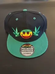 STONER SMILEY FACE ADJUSTABLE PREMIUM SNAPBACK HAT CAP *NWT* Black Green