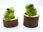 New Frogs Him and Her Mini Salt and Pepper Shakers
